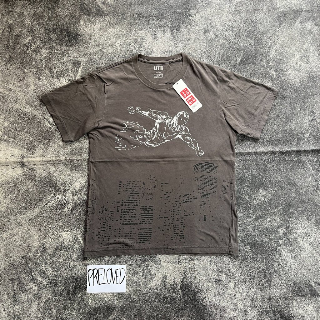 Tshirt Uniqlo UT x Marvel Kaos Carchoal ukuran L