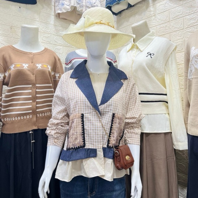 Blouse Bahan Uniqlo Square & Wave Dobby ( Ld 114 cm Pb 59 cm )