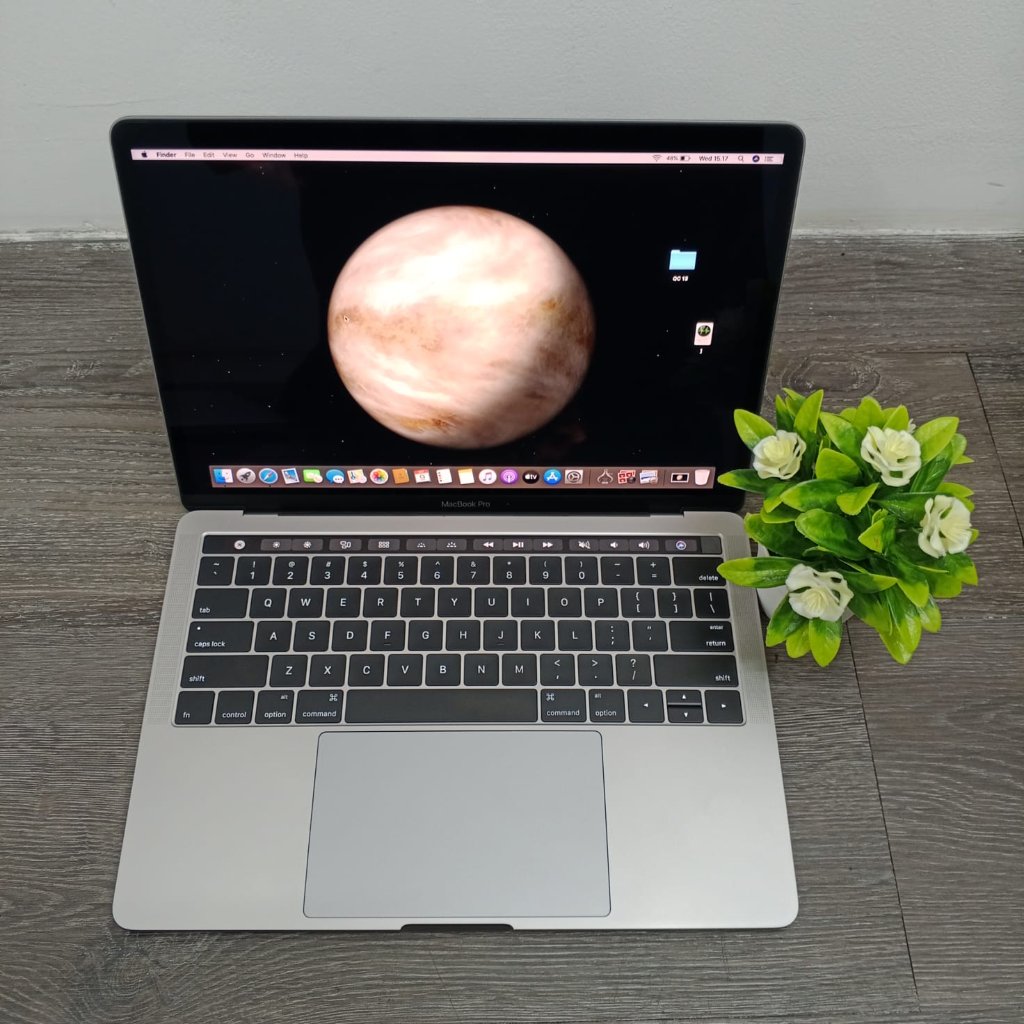 MacBook Pro 13 inch 2016 intel core i7 RAM 16GB SSD 256GB Touch Bar + Touch ID second mulus