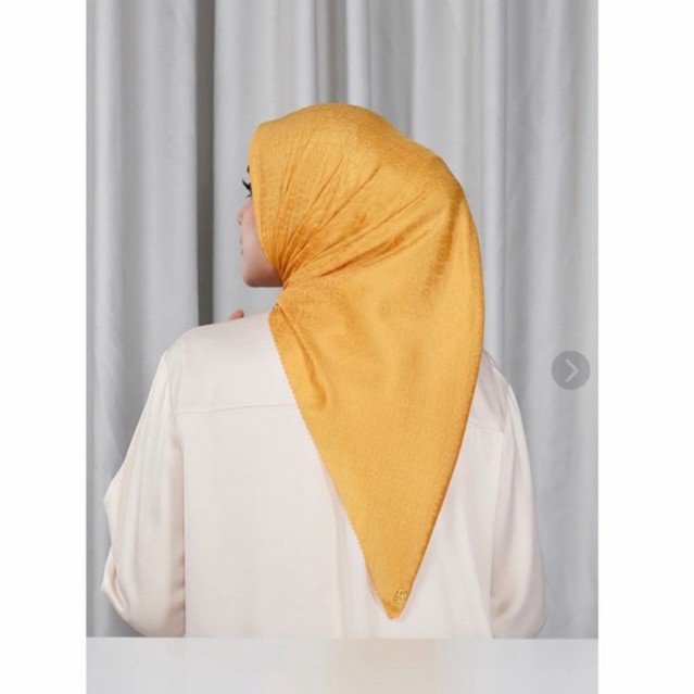 TAPIS EMBOSS BUTTONSCARVES NEW AS IS NO BOX SALE