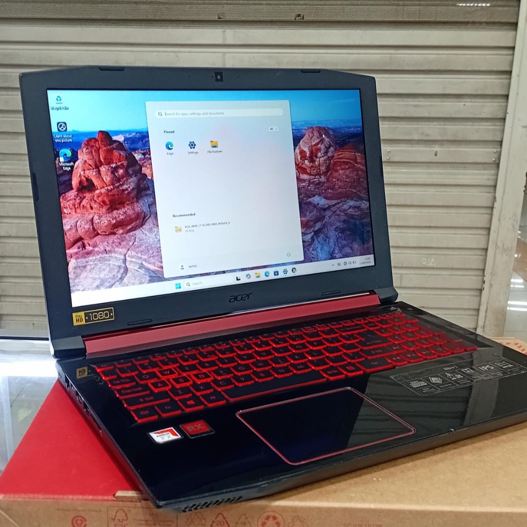 laptop leptop gaming nitro5  AMD FX-9830P RAM 8GB SSD 256GB VGA AMD RADEON RX550 4GBdisplay 15,6 inc