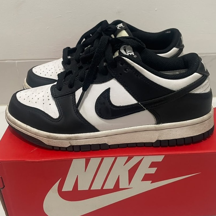 Preloved Sepatu Nike Dunk Low (GS) Panda
