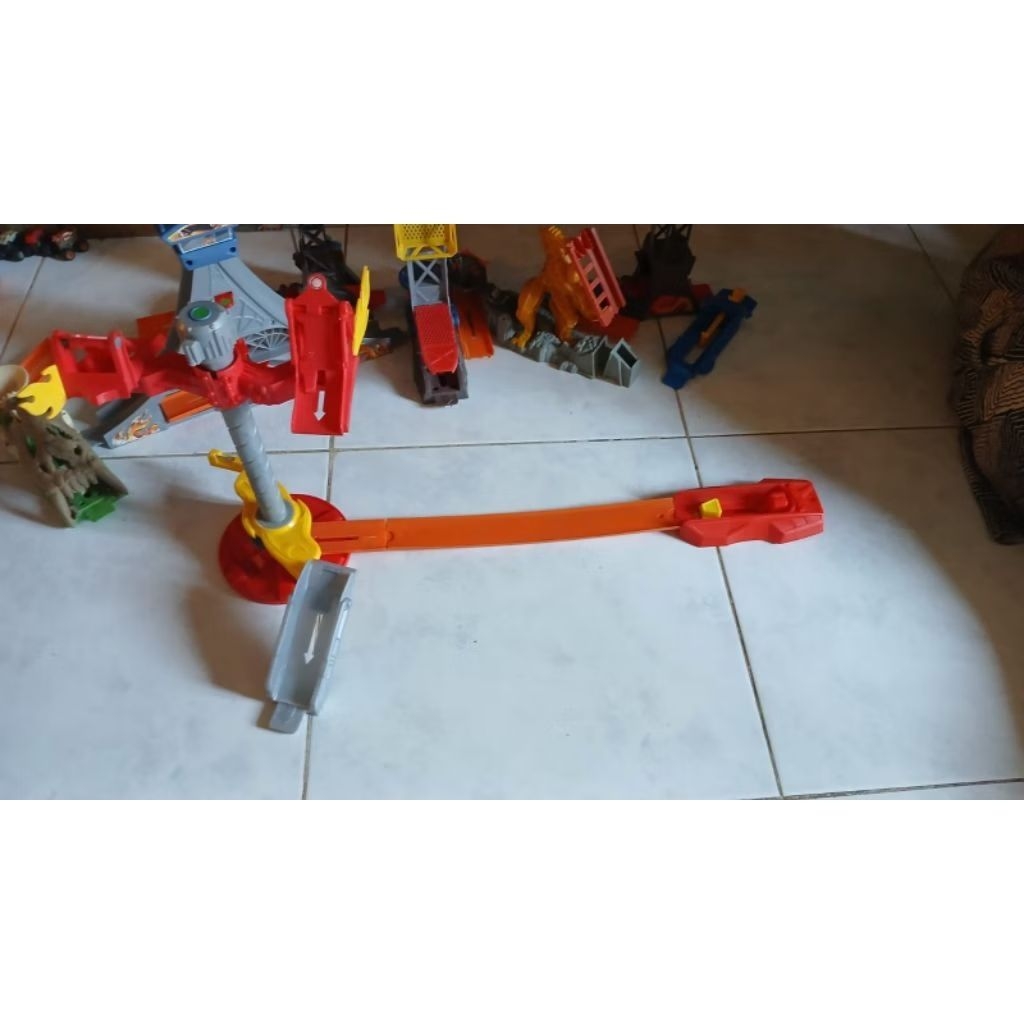 Hot Wheels Colossal Stunt World Trick Tracks (Custom)