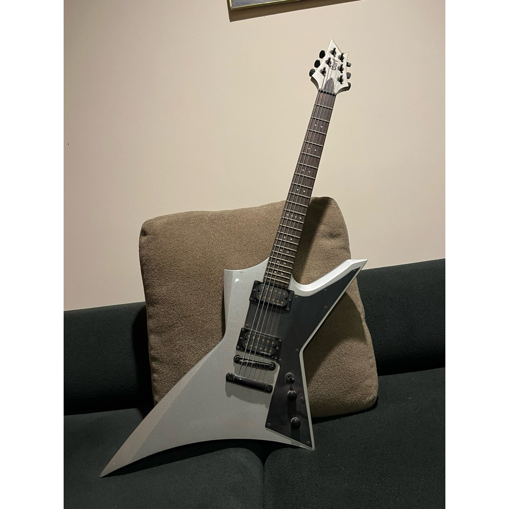 Gitar listrik cort VX2X explorer dgn pick up EMGHZ