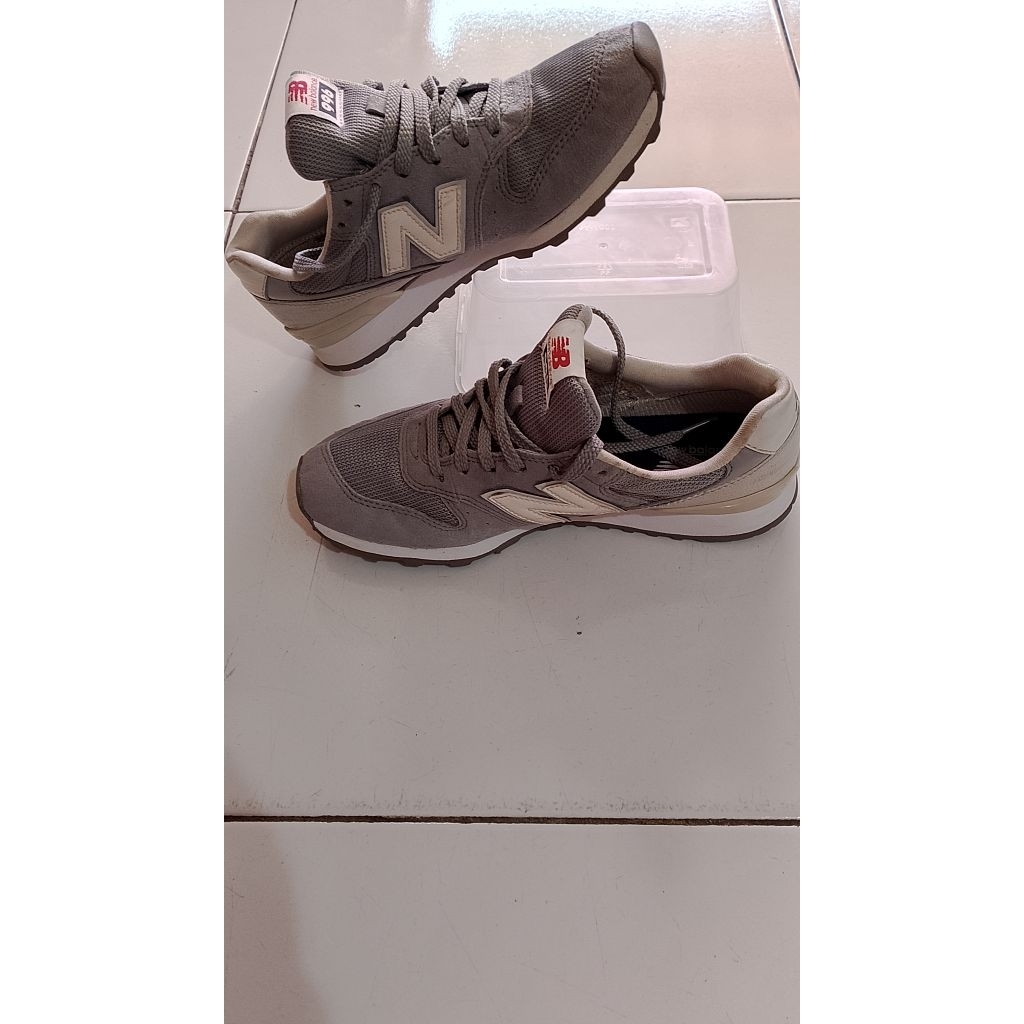 Sepatu NB 996