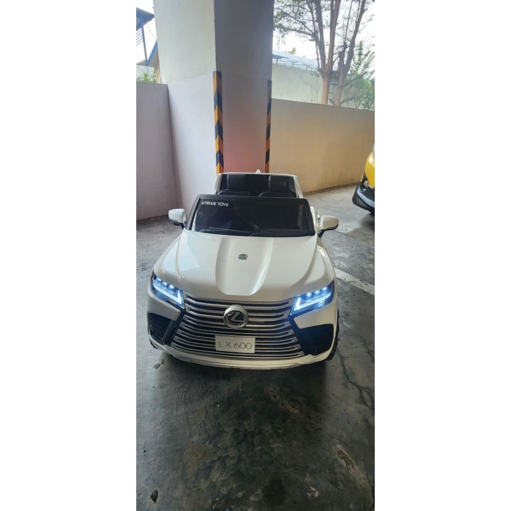 Mobil Aki kapasitas. Lexus Lx600. Bekas