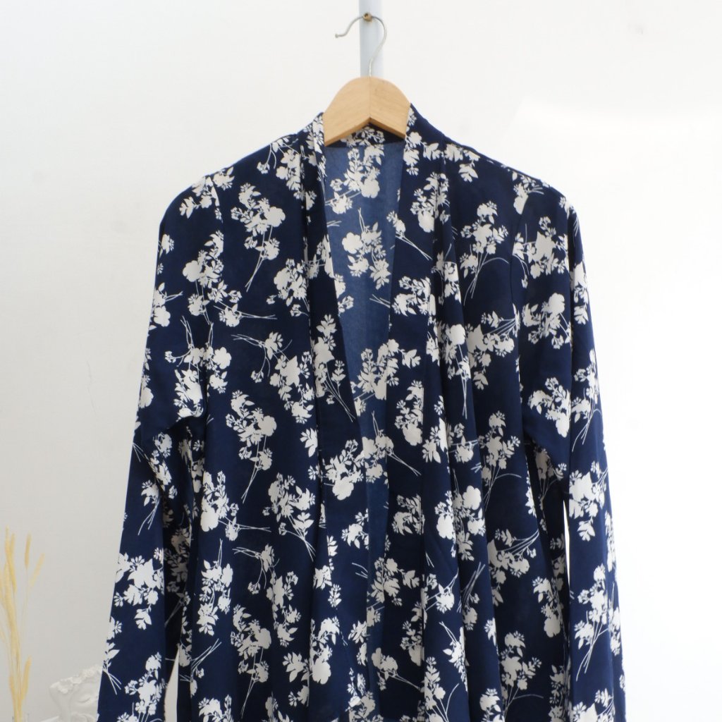 Outer Panjang Oversize Wanita Navy Motif Bunga