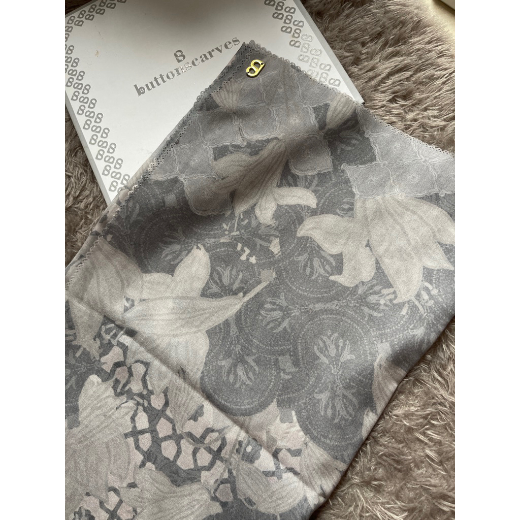 Buttonscarves Maharani Series