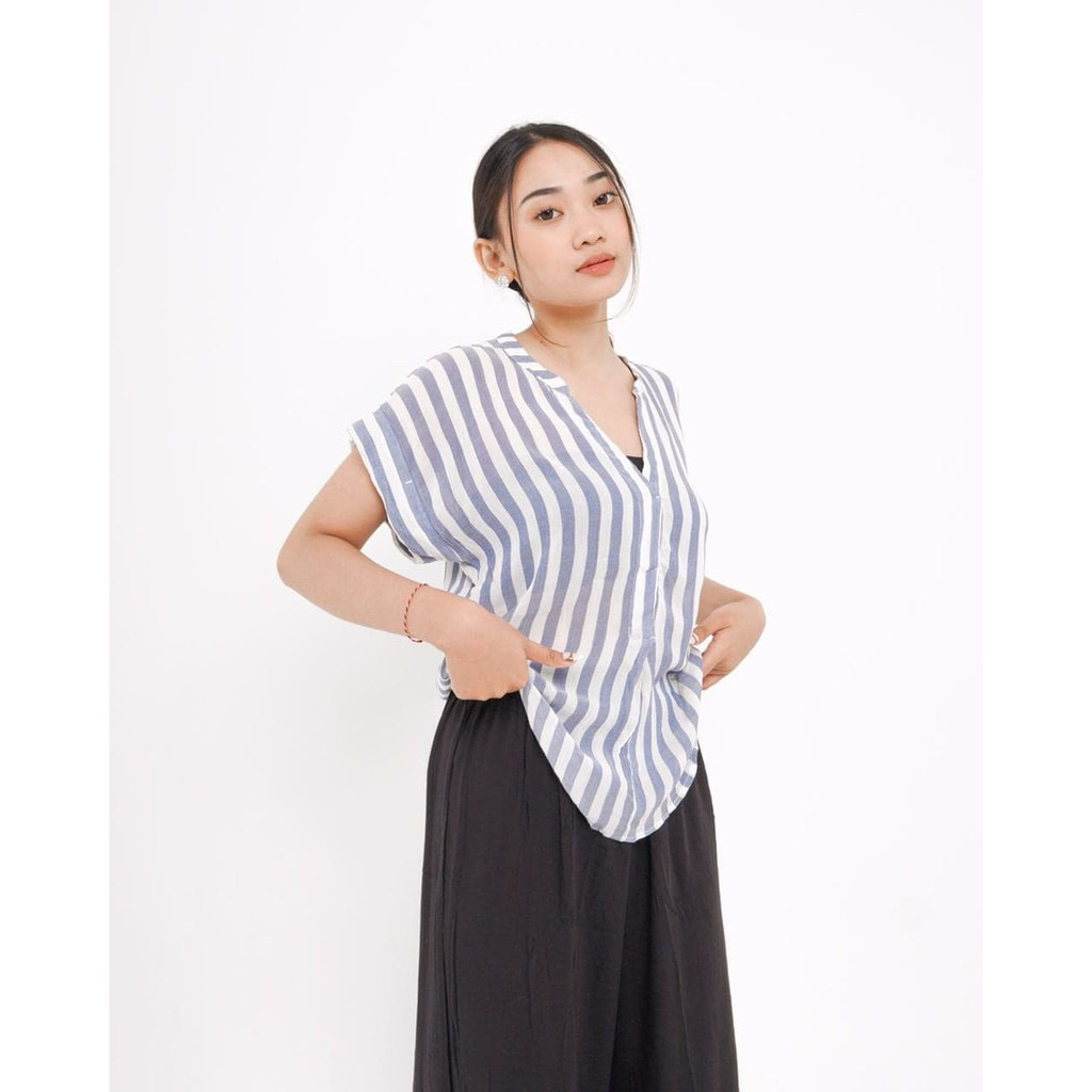 Blouse Hm Mom Mama Stripe Blue Rayon V Kerah Neck Old Money Crinkle Top Atasan Wanita Lengan Pendek