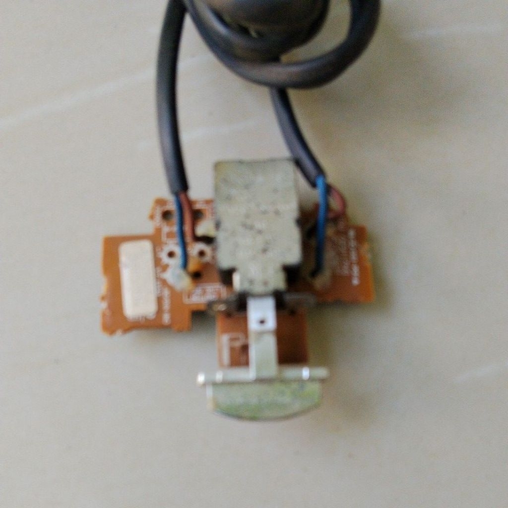 tombol of on tv tabung 21inch  polytron MX51021