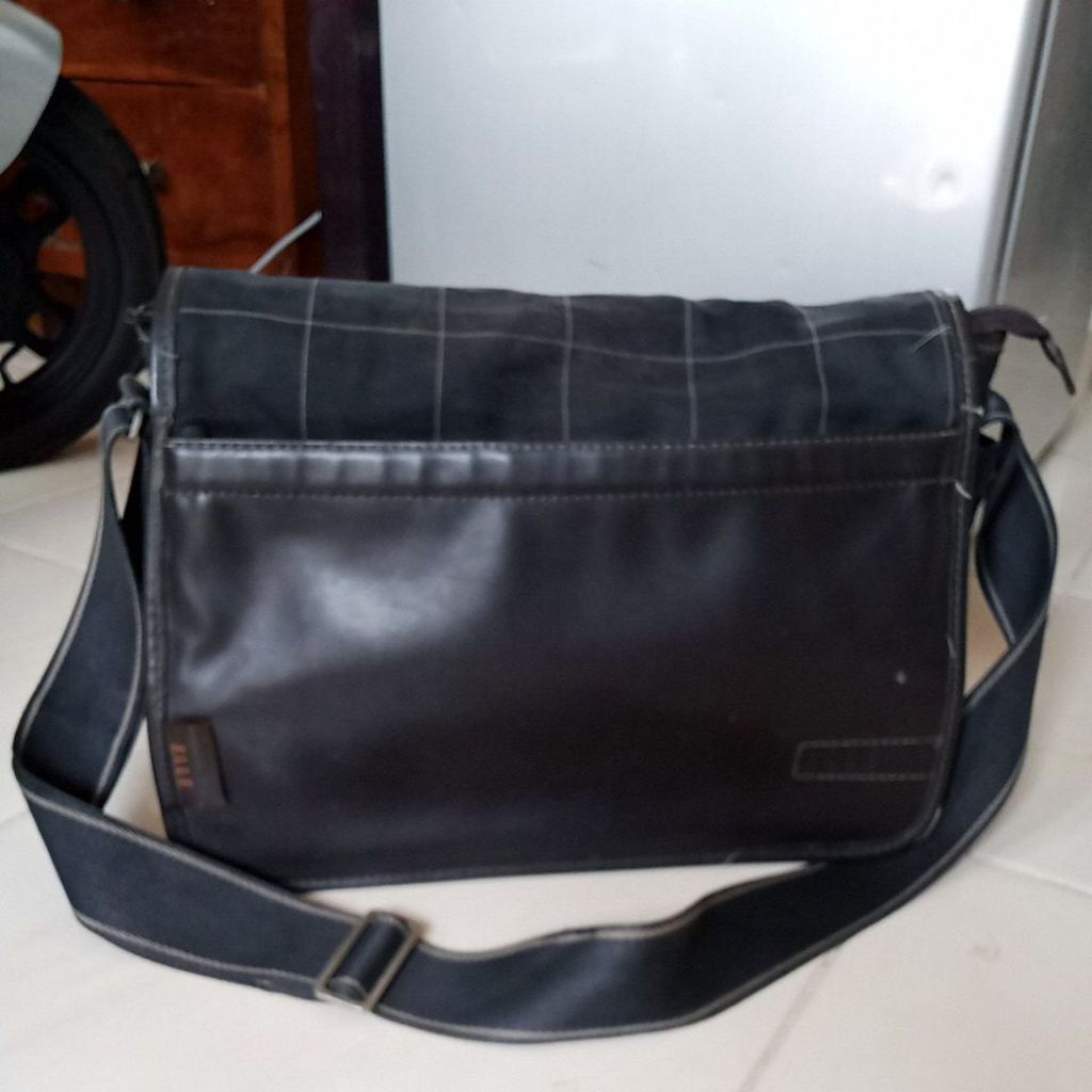 Tas kerja sling preloved pria branded
