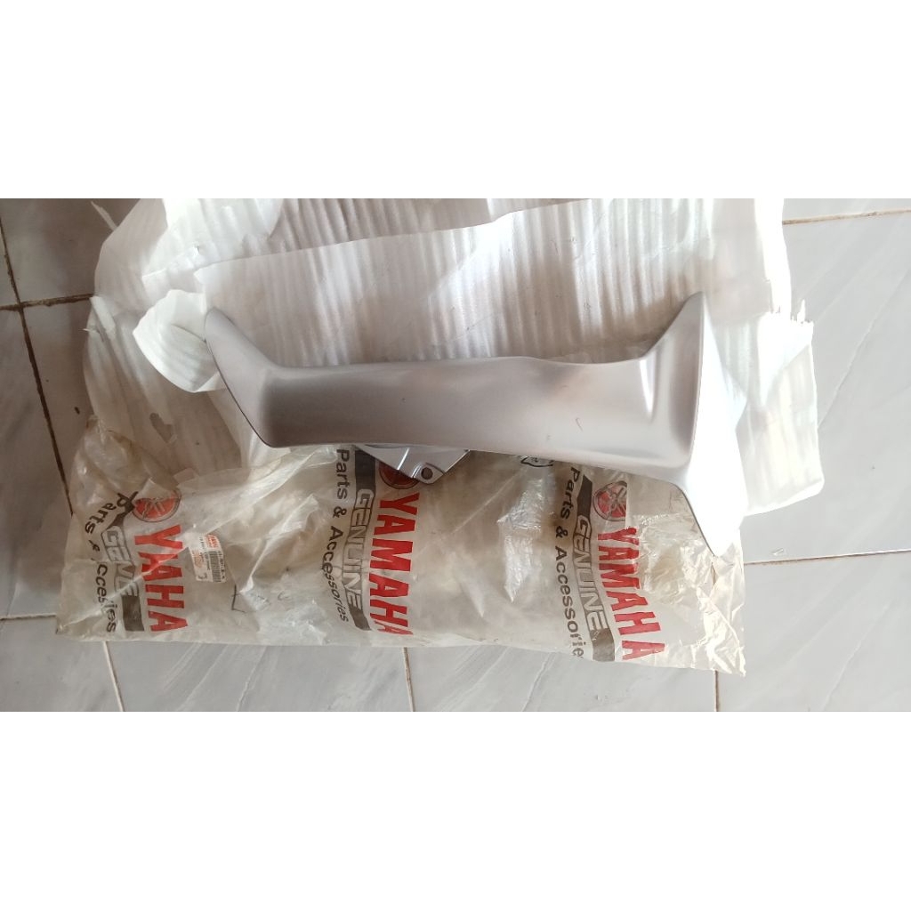 sayap luar yamaha fizr original sebelah kiri silver