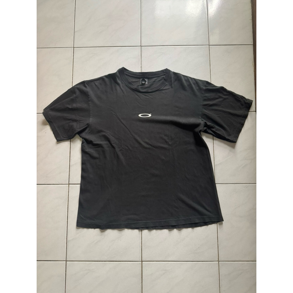 Oakley Tshirt Center Logo