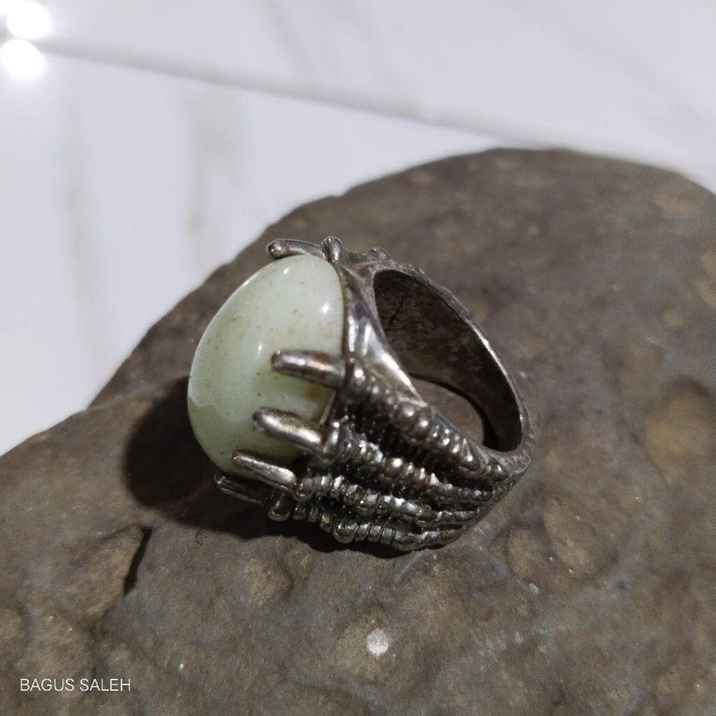 BATU CINCIN WIDURI BULAN