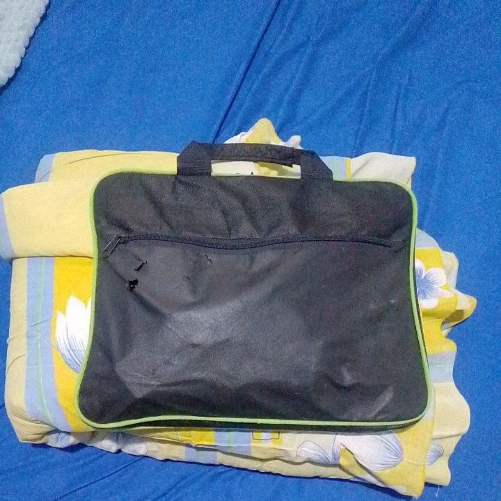 laptop Lenovo Chromebook + Tas Laptop Hitam