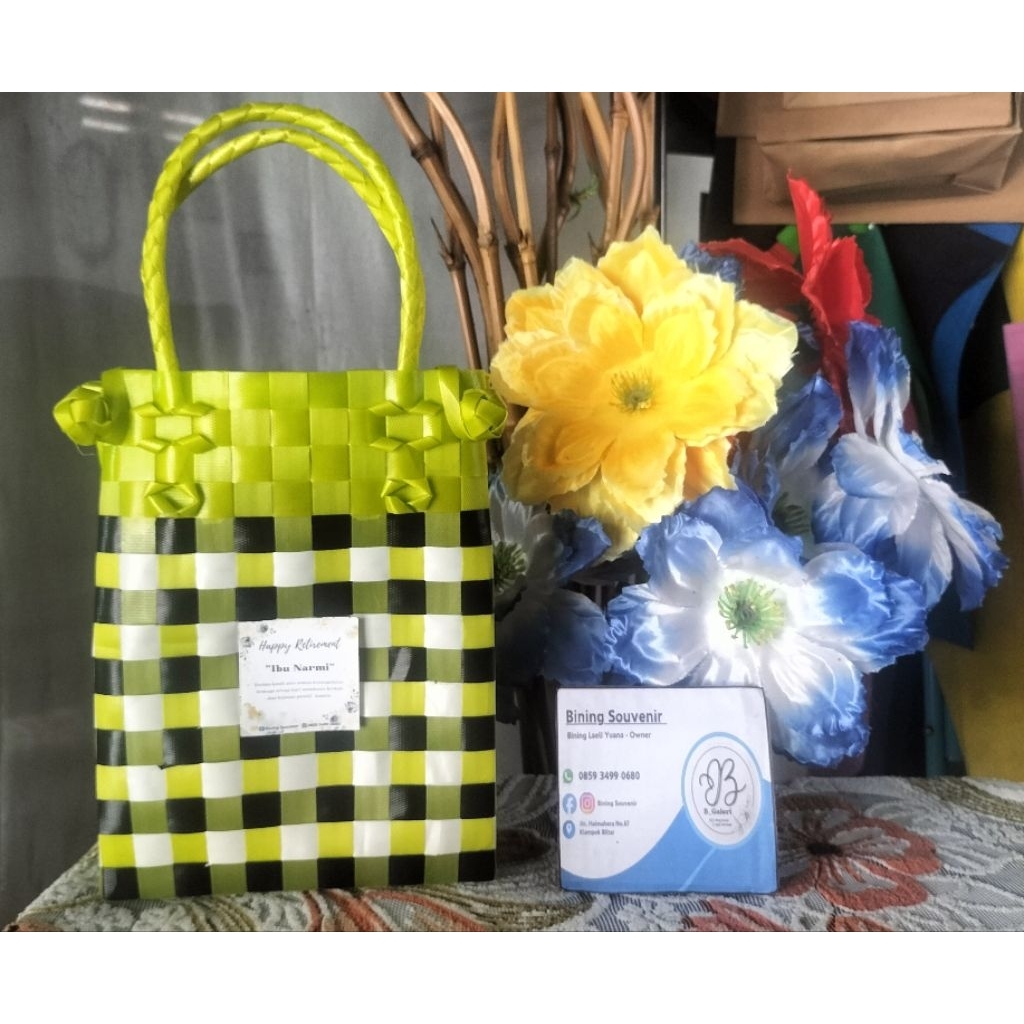 Tas Anyaman Tas Souvenir Hajatan Tas Anyaman Plastik Tas Hajatan 17x10x23 cm