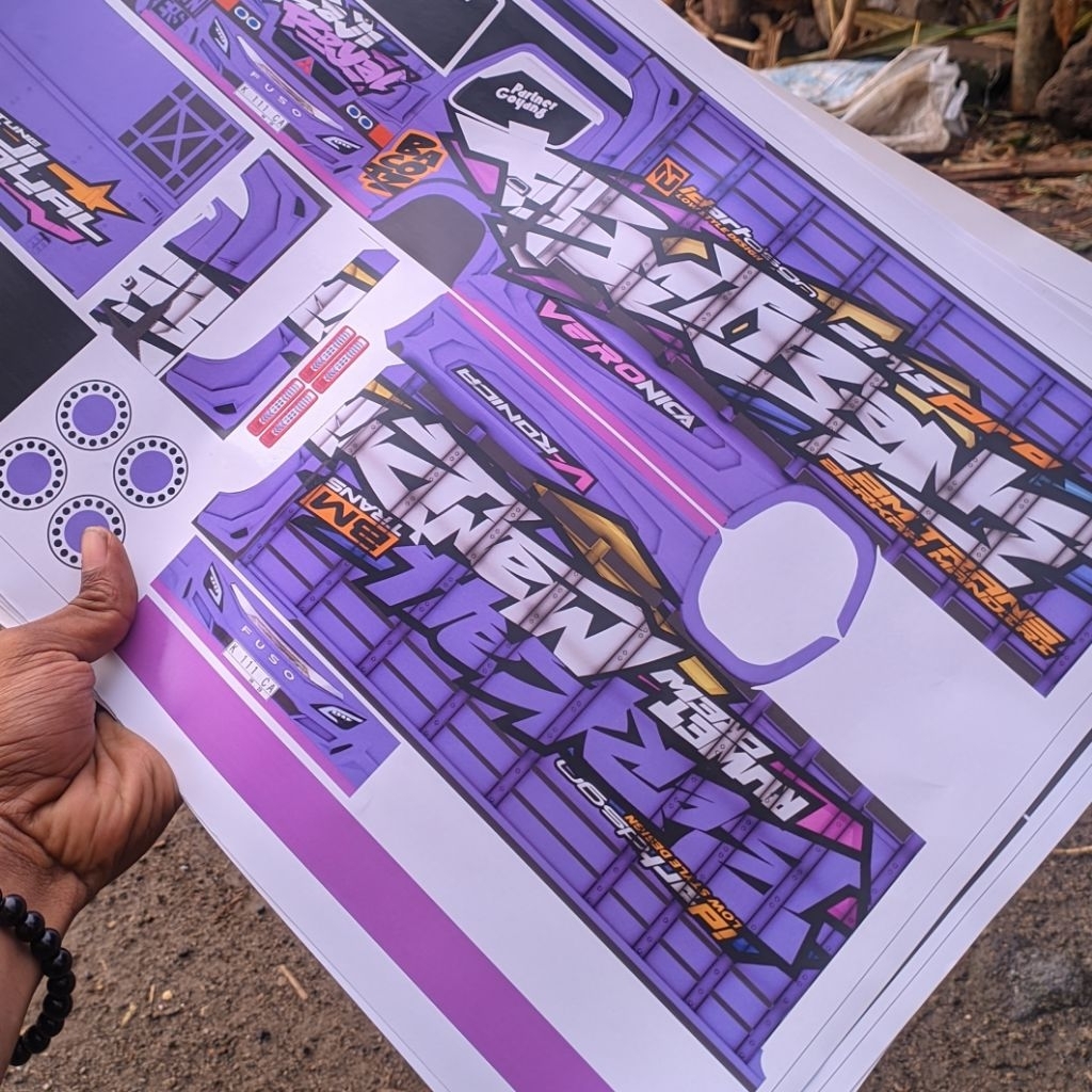 Pola Stiker Miniatur Truk Canter Kaji Royal Keren Warna Ungu – Bahan Bontak A3 Skala 1:20 Panjang 30