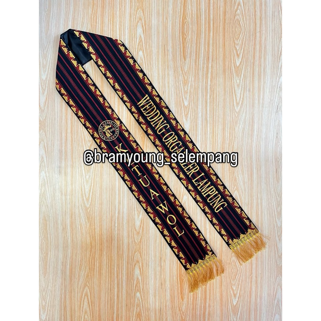 selempang wisuda kain tenun + rumbai