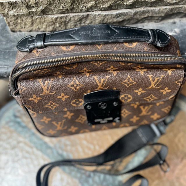 Tas Sling LV Second Like New