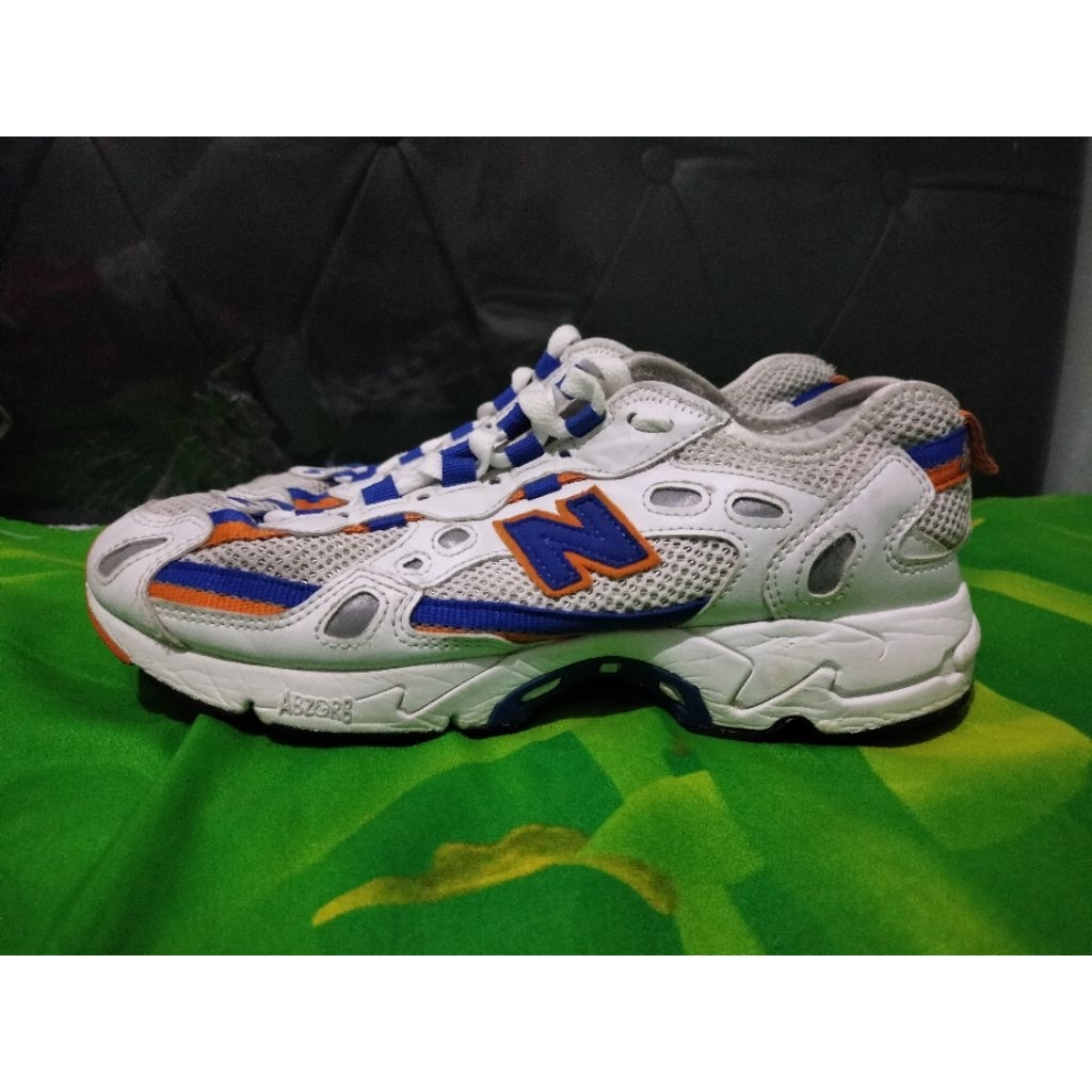 Sepatu New Balance 827
