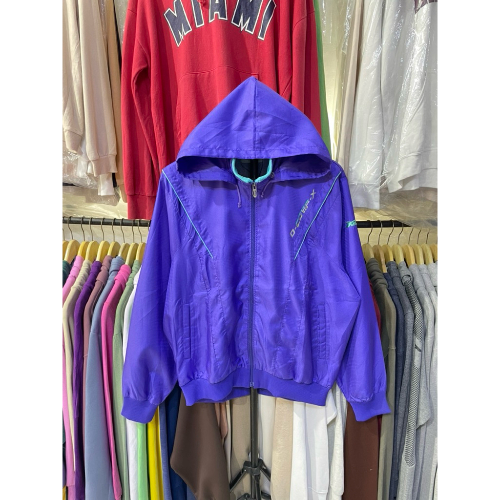 WINDBREAKER ASICS UNGU MUDA