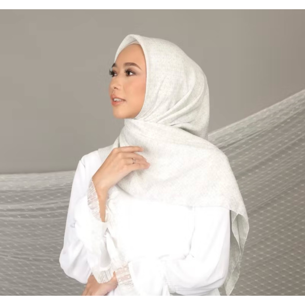 Preloved kerudung Diario x Nagita Slavina warna putih