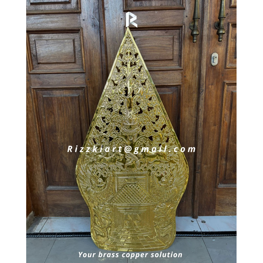 Hiasan dinding gunungan wayang kuningan mewah mengkilap