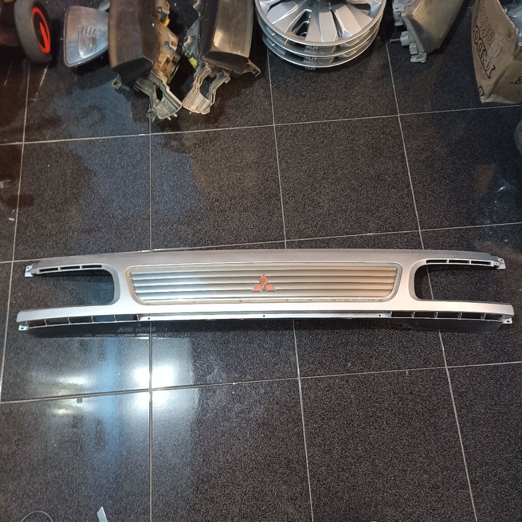 Gril Depan Mitsubishi Colt T120SS Original Second
