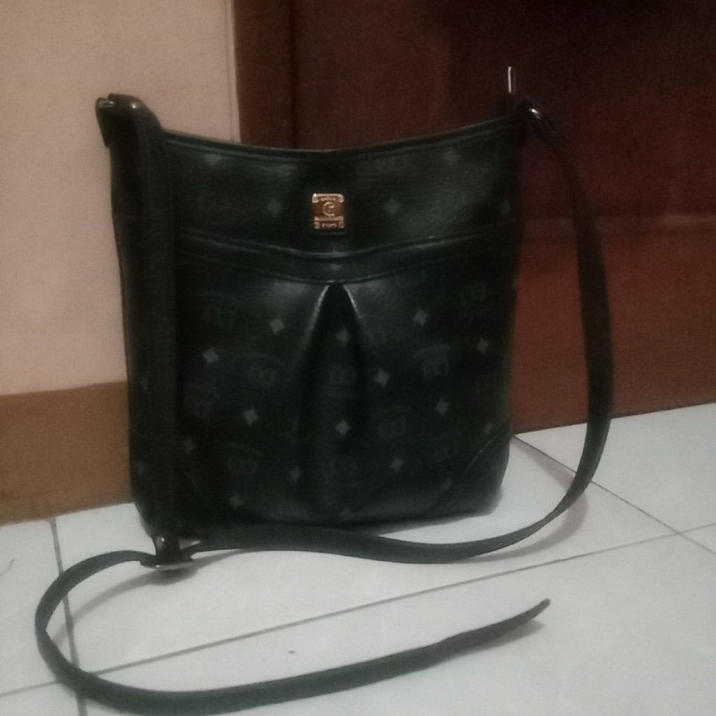 tas sling  kulit preloved brended