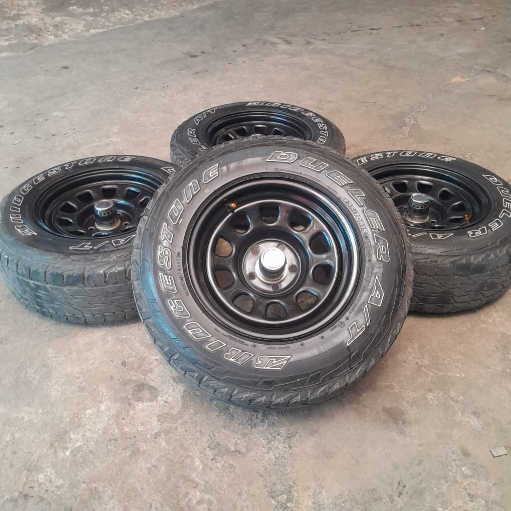 VELG MOBIL BEKAS RACING MOKUPO RING 15 LEBAR PCD 5X114 ET 40 DAN BAN 235 70 R15 UNTUK INNOVA TERIOS 