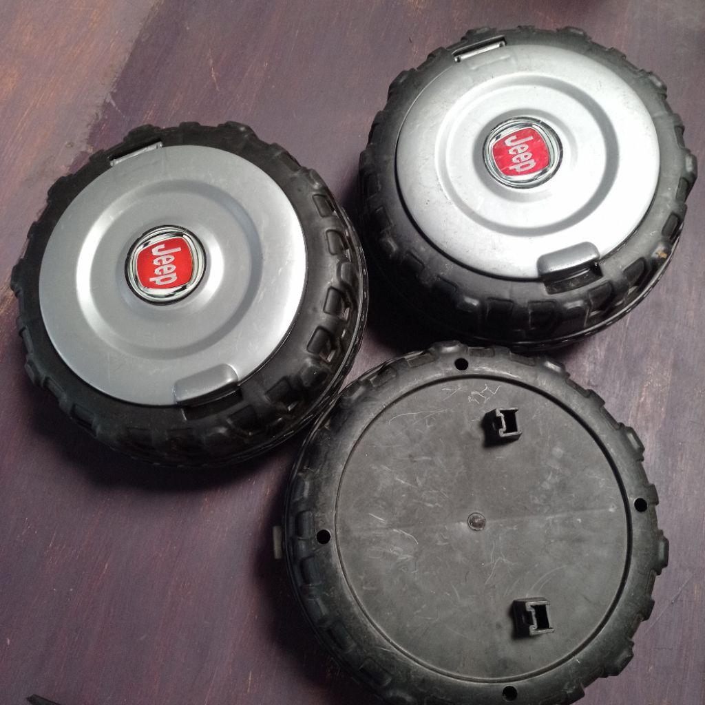 Roda Hiasan Belakang Jeep Mobil Aki Mainan Anak