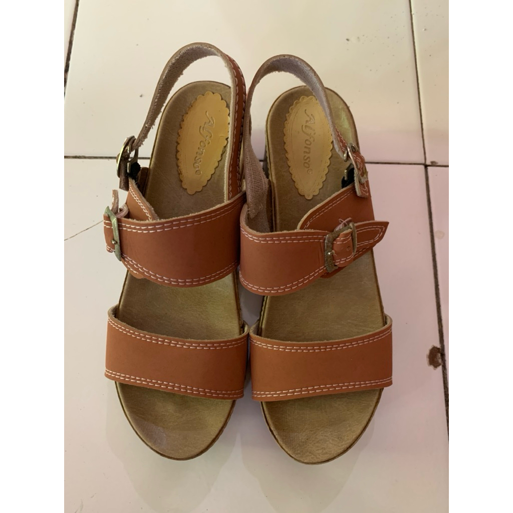 Preloved Sandal wedges Alfonso