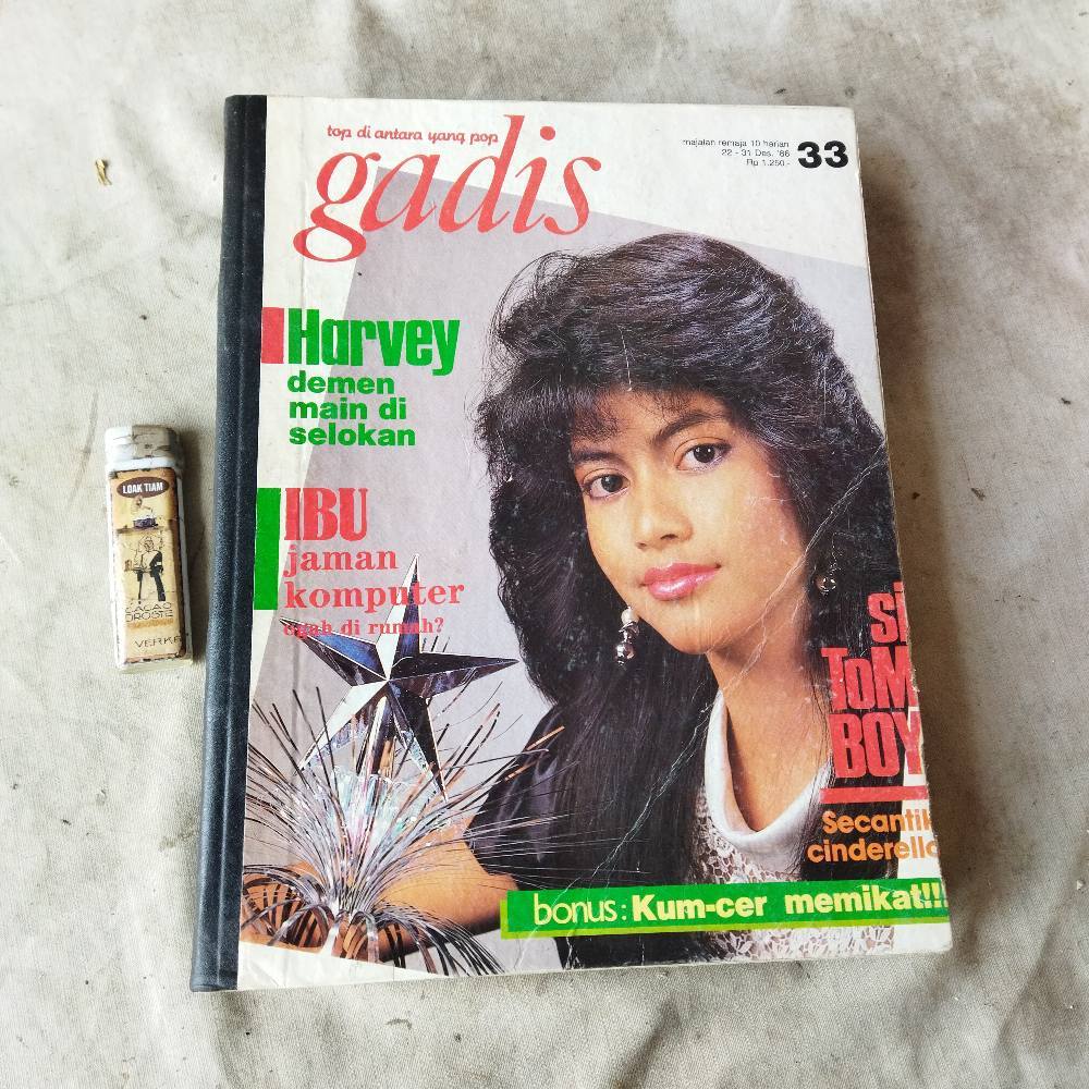 Pajangan Vintage 1987 Bundel 8 Majalah Gadis