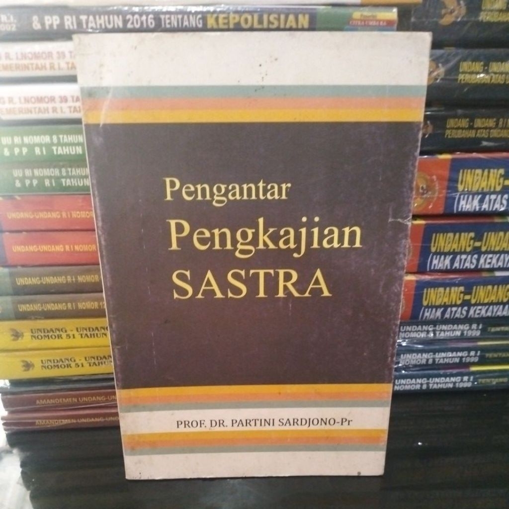 Pengantar Pengkajian Sastra Prof Dr Partini Sardjono