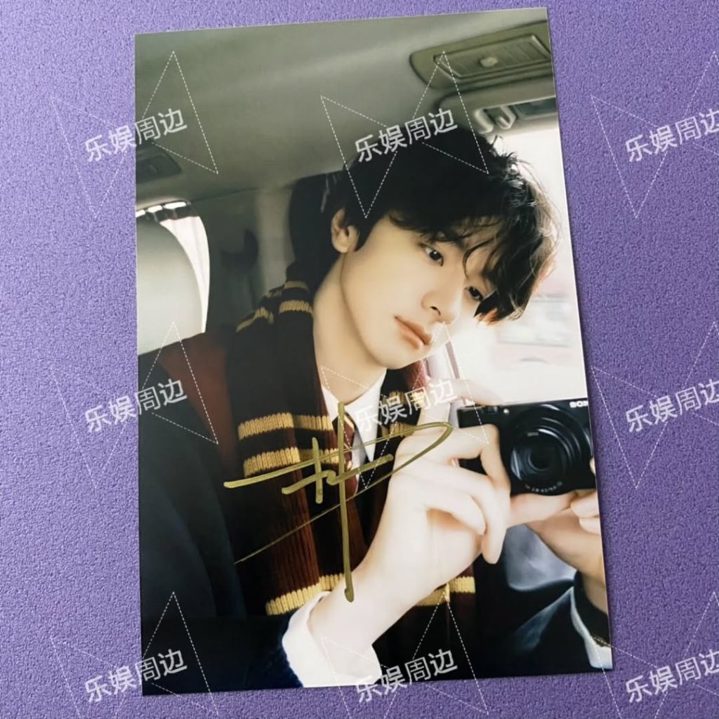 Foto Bertanda Tangan Asli Lin Yi