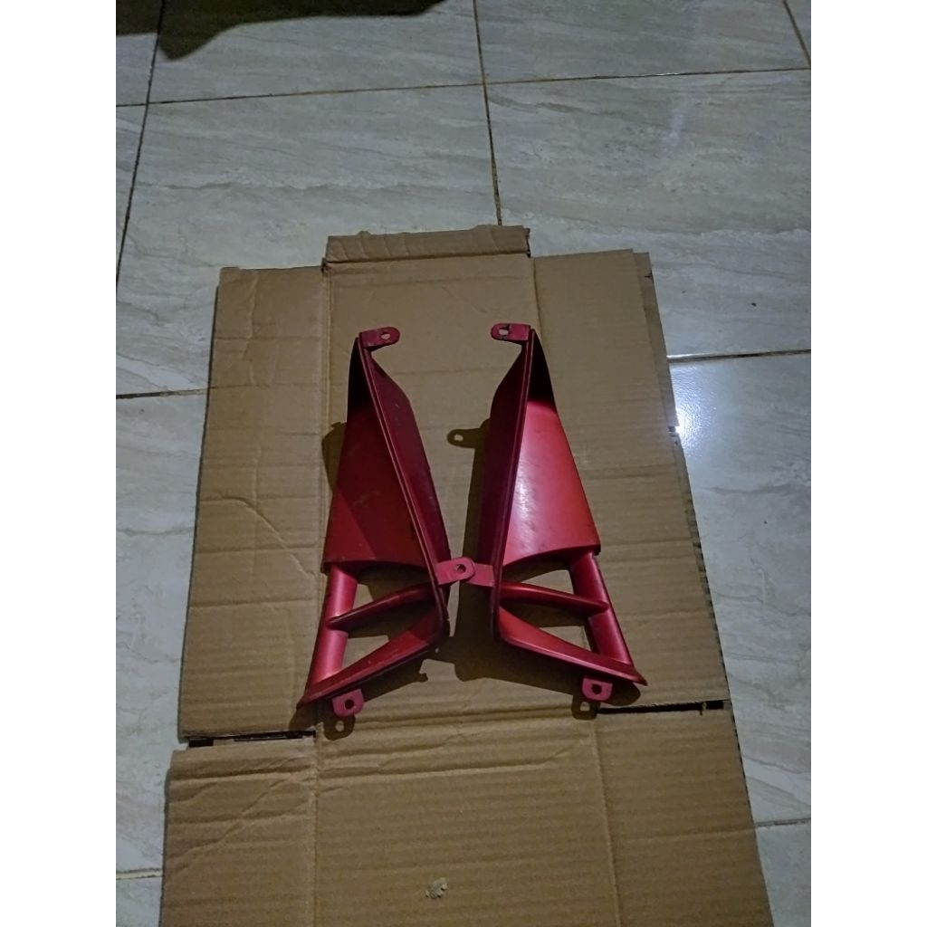 body tengah sayap Supra x125 Batman original lepasan motor warna merah