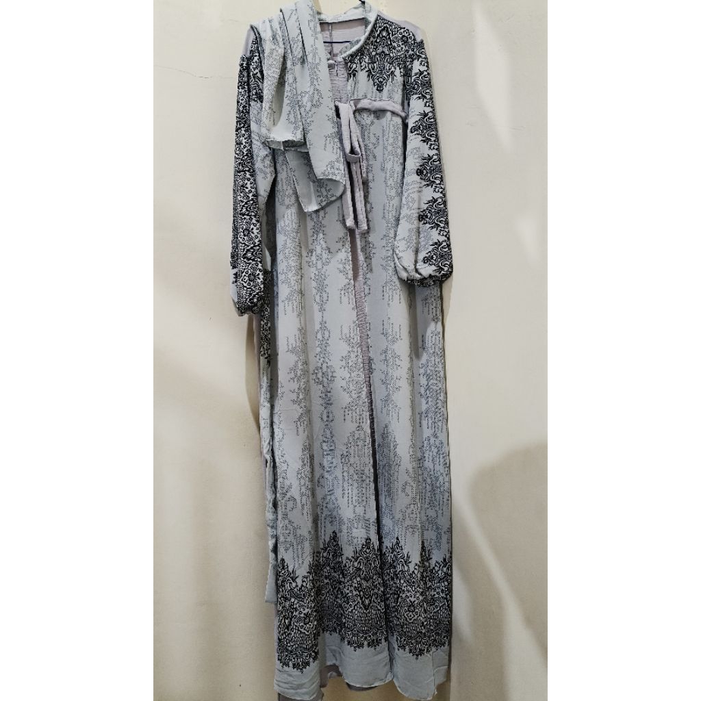 TikWear - Gamis Set Kerudung Abu Motif Etnik Bahan Ceruti