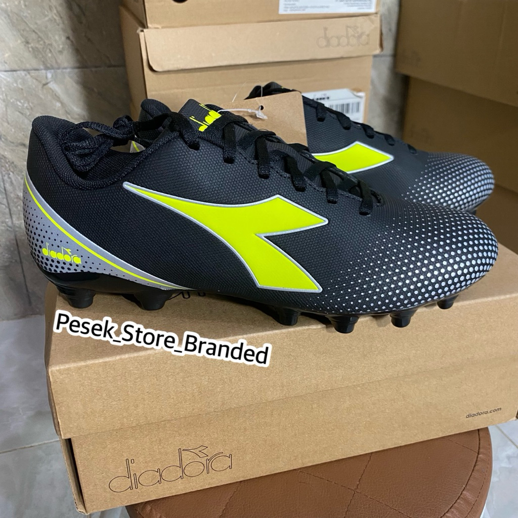 Sepatu Bola Diadora Sepatu sepak bola diadora pichichi 7 MG14 hitam size 40,41,42 original