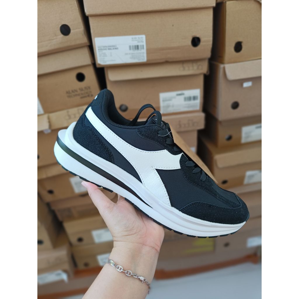 SEPATU RUNNING DIADORA PRIA
