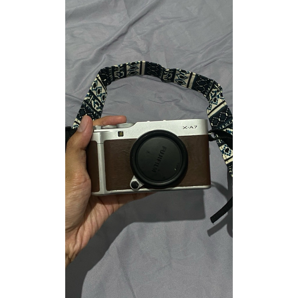 Fujifilm X-A7 + Lensa Kit