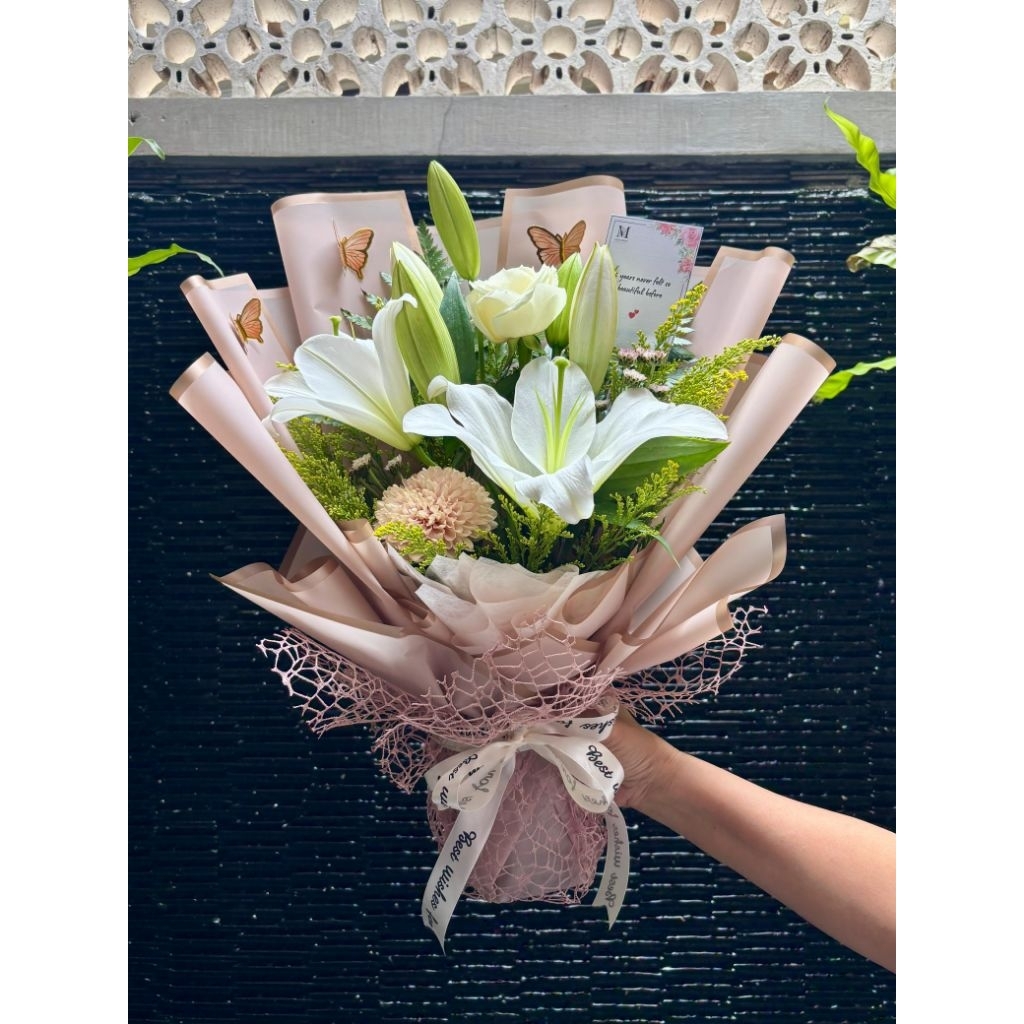Buket Lily Putih Mawar Putih Fresh / Buket Mawar Anniversary / Birthday / Graduation