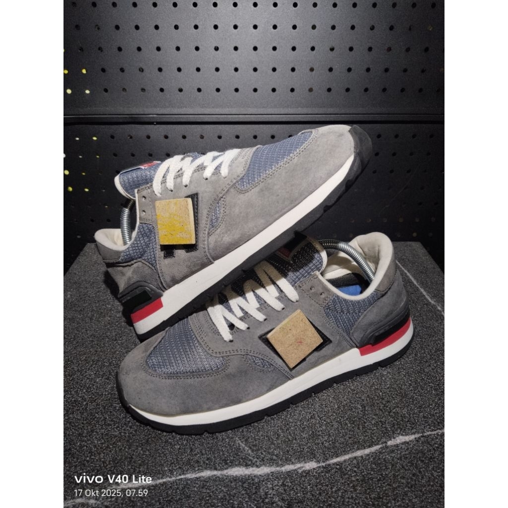 (second) 990 usa size 42