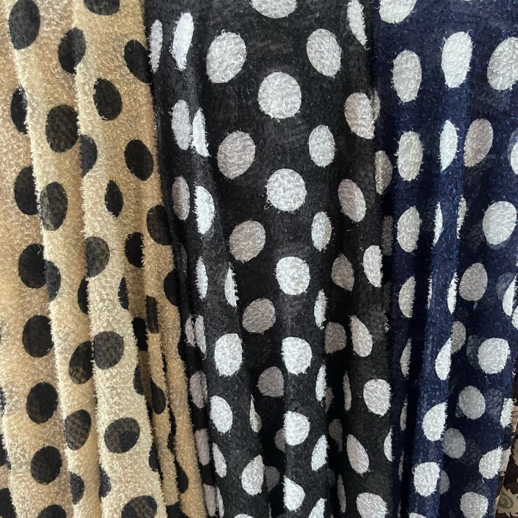 kain sifon silk motif polkadot bulu bulu / kain sifon dot bulu