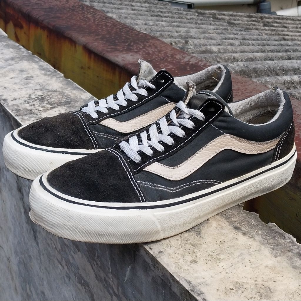 Sepatu Vans Old Skool Black White