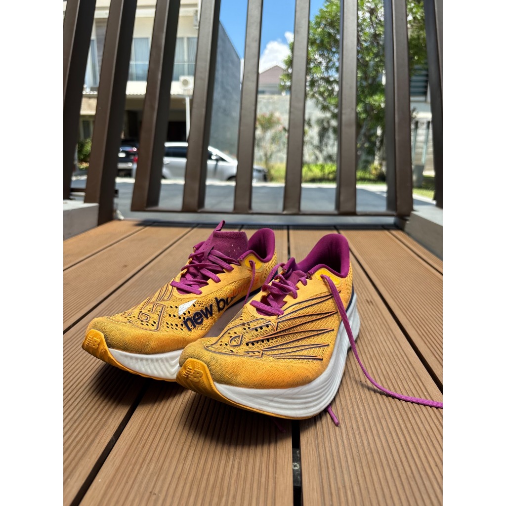 New Balance FuelCell RC Elite V2 VIBRANT APRICOT original sepatu lari