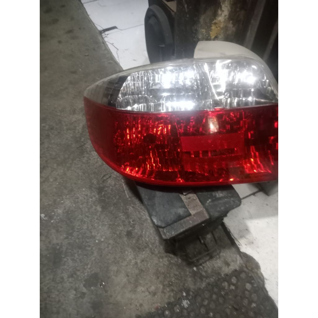 stoplam lampu belakang mobil Toyota Vios gen 1 Lh