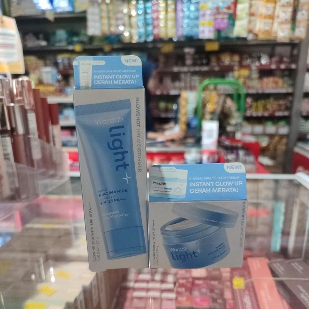 WARDAH LIGHT +  DAY CREAM / KRIM PAGI / KRIM PENCERAH NIACINAMIDE MENYAMARKAN BEKAS JERAWAT