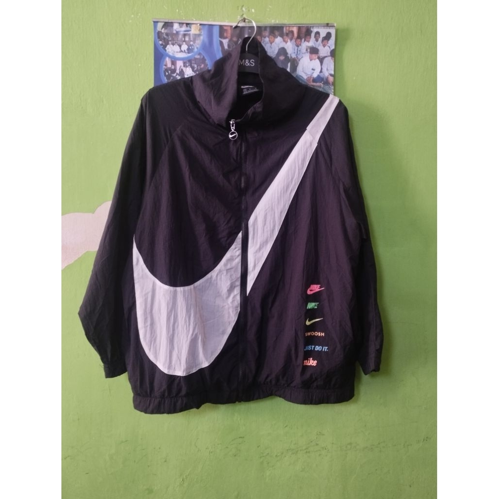 jaket tipis outdoor nike