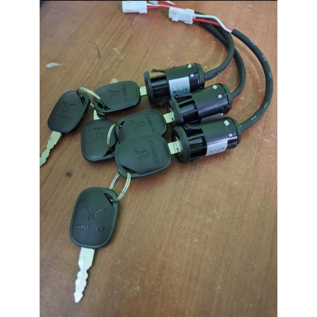 Holder Kunci/Set Kunci Sepeda Listrik Uwinfly ORIGINAL Bawaan Pabrik untuk semua type sepeda listrik