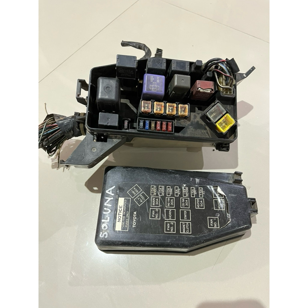 FUSE BOX Toyota SOLUNA
